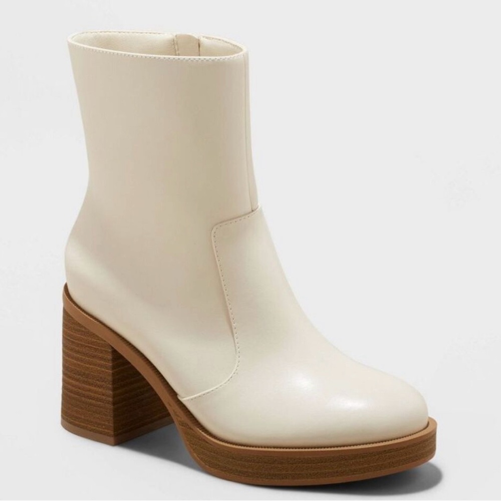 NWT Universal Thread Off White Jenna Boots